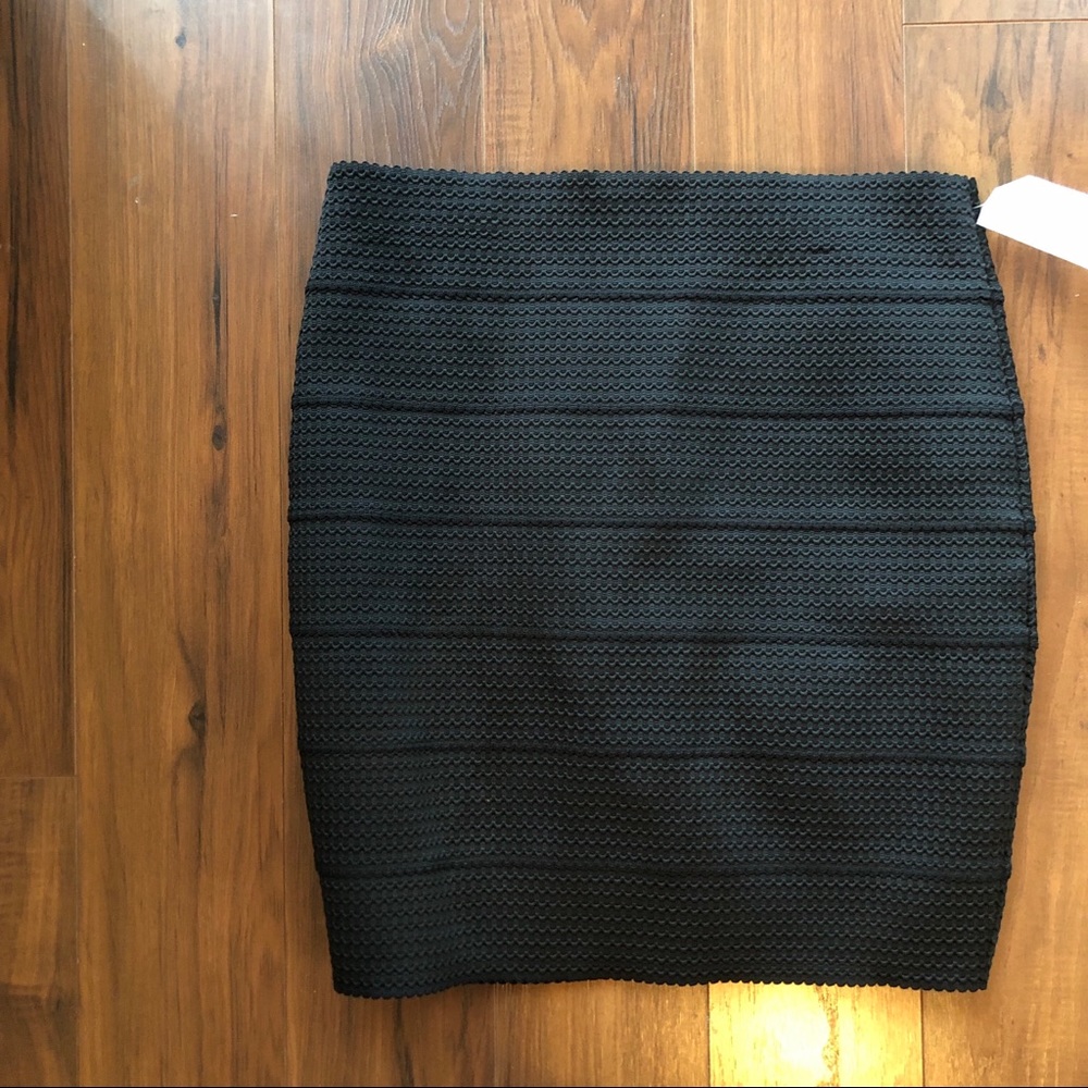 Black 🖤 pencil skirt. Thick! SzL